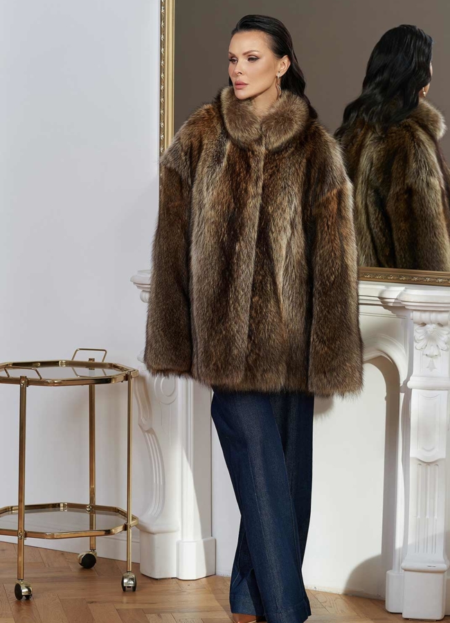 Шуба из меха канадского енота модель № 28886 универмаг малина