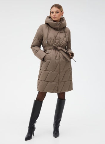 Женский пуховик с поясом