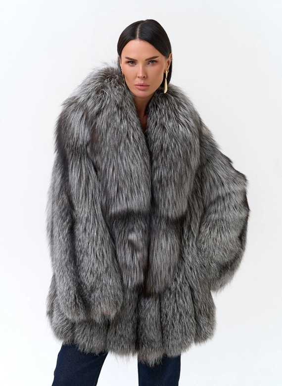 Шуба из меха чернобурой лисы