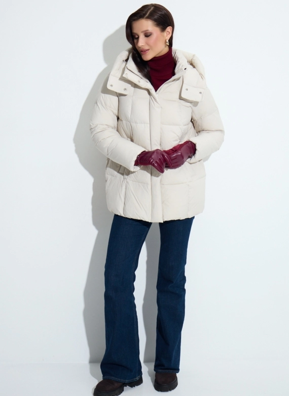 Женский пуховик с капюшоном фото