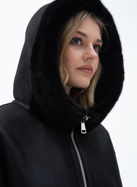 Женская двухсторонняя дубленка из эко кожи с капюшоном