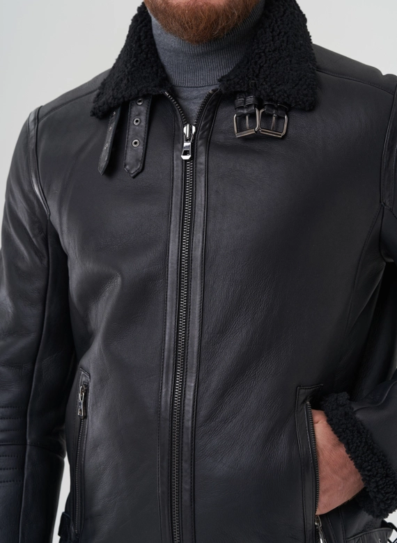 Мужская дубленка черного цвета 