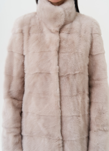 Светлая норковая шуба с воротником стойкой Светлая норковая шуба с воротником стойкой