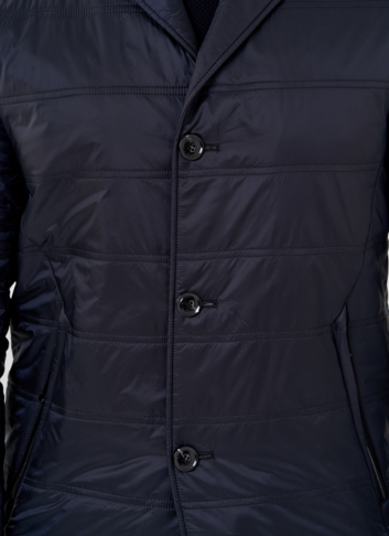 Мужская куртка синего цвета 