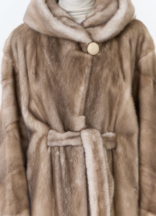 Женская шуба из меха норки с капюшоном модель № 30673 универмаг малина