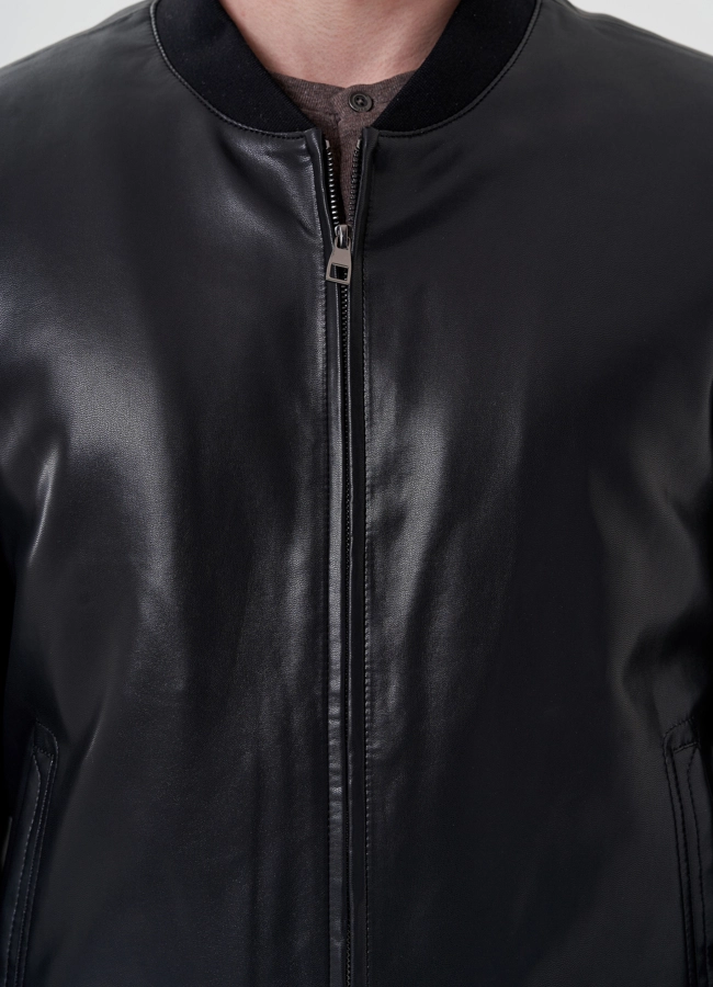 Куртка бомбер черного цвета  модель № 24467 универмаг малина
