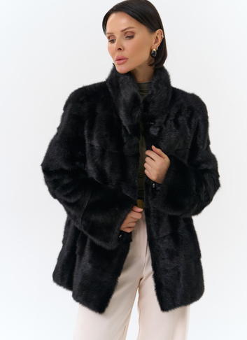 Укороченная норковая шуба с воротником стойкой черного цвета Укороченная норковая шуба с воротником стойкой черного цвета
