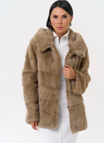 Короткая шуба с капюшоном Короткая шуба с капюшоном фото