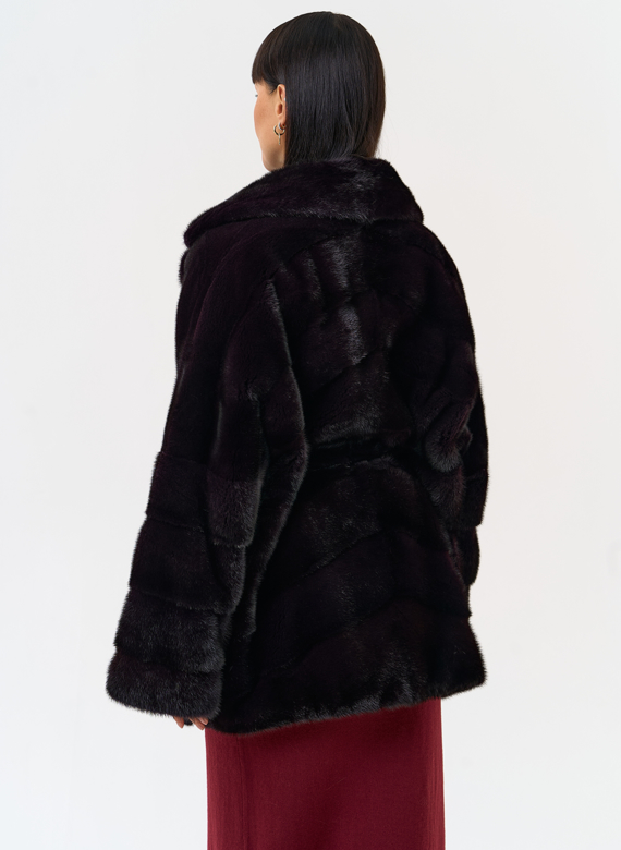 Шуба из меха норки с английским воротником