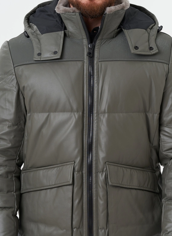 Кожаная куртка с капюшоном