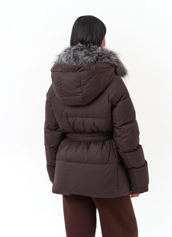Женский пуховик с мехом чернобурой лисы на капюшоне фото