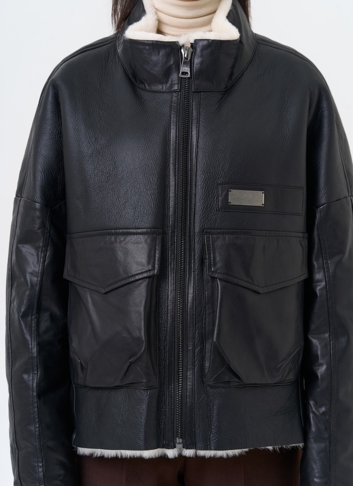 Женский пуховик из натуральной кожи с отделкой из овчины