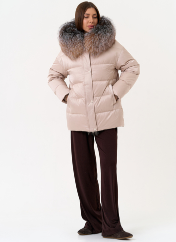 Женский пуховик с отделкой из меха блюфрост